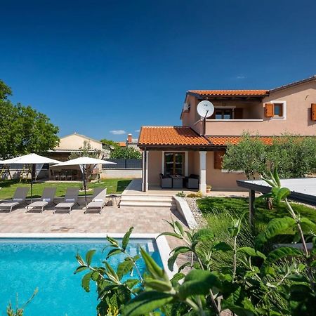 Activity Villa Gita With Pool And Grill In Tinjan Bagian luar foto