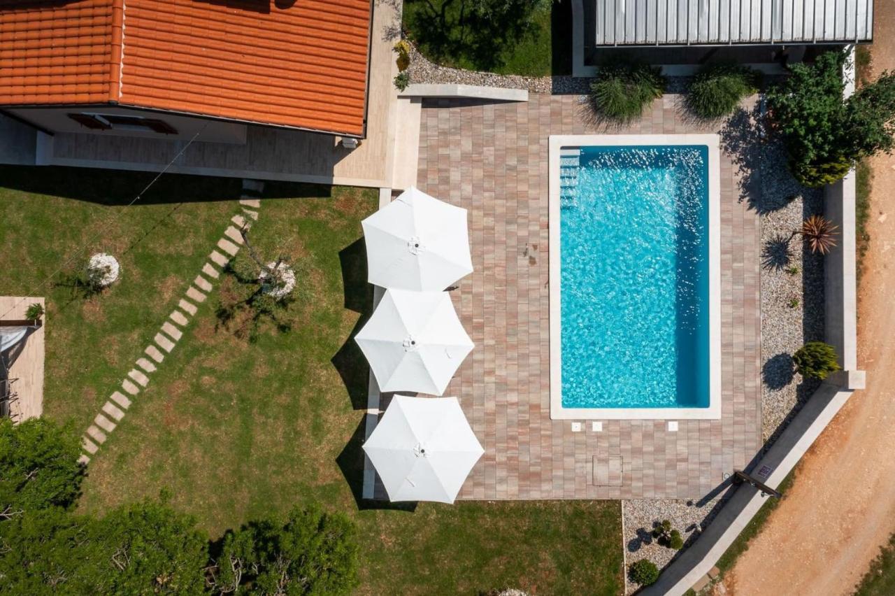 Activity Villa Gita With Pool And Grill In Tinjan Bagian luar foto