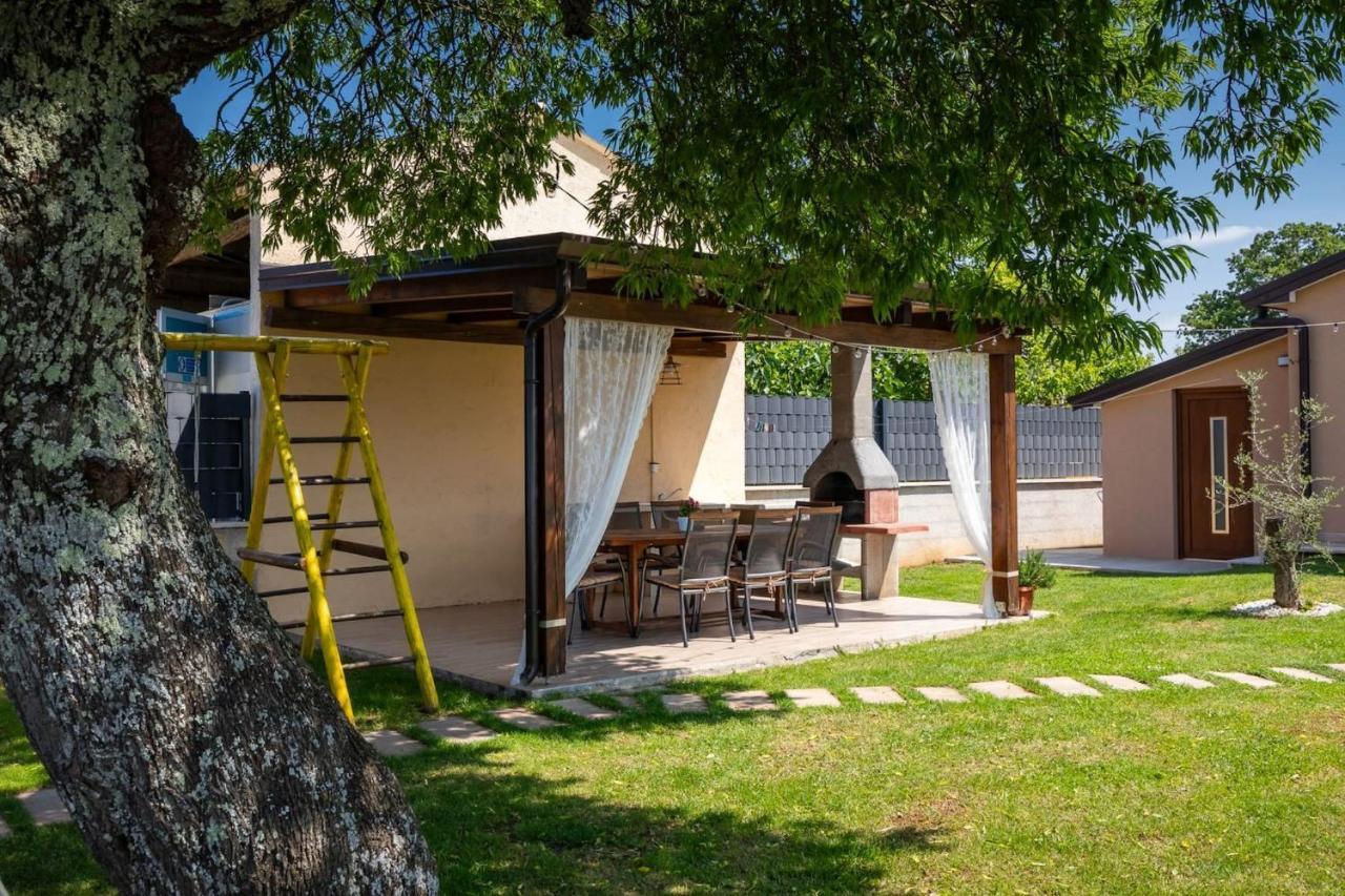 Activity Villa Gita With Pool And Grill In Tinjan Bagian luar foto